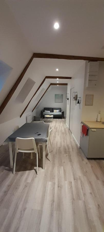 Appartement Dans Maison De 1789 Au Centre De Vitre Екстериор снимка